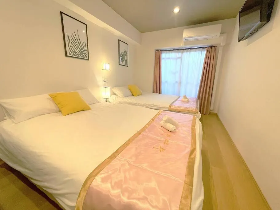 Nipponbashi Dotonbori Retreat: Central Comfort Near Markets Apartment Osaka