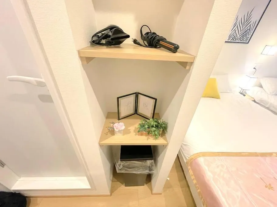 Nipponbashi Dotonbori Retreat: Central Comfort Near Markets Apartment Osaka