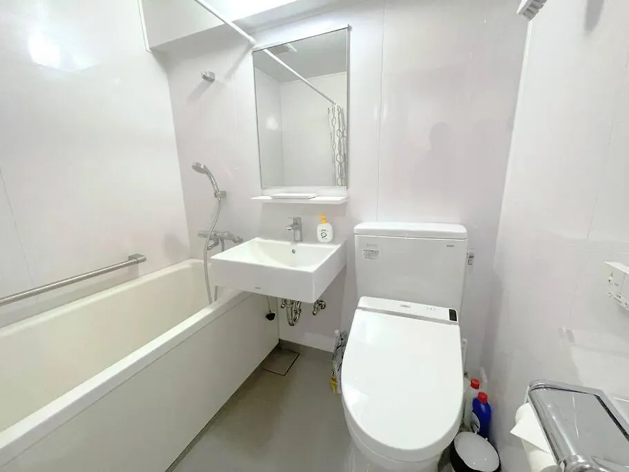 Nipponbashi Dotonbori Retreat: Central Comfort Near Markets Apartment Osaka